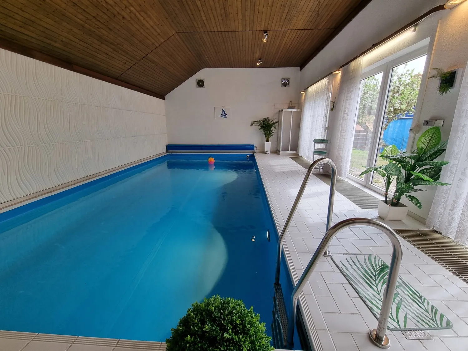 EG-Schwimmhalle