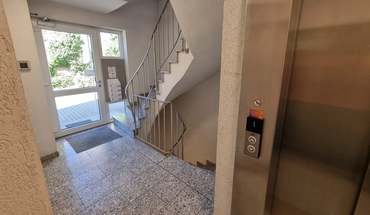 Treppenhaus - Nebeneingang