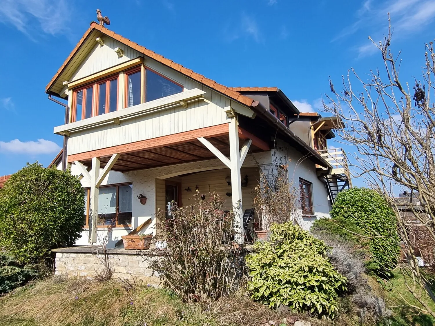 Ansicht mit Terrasse