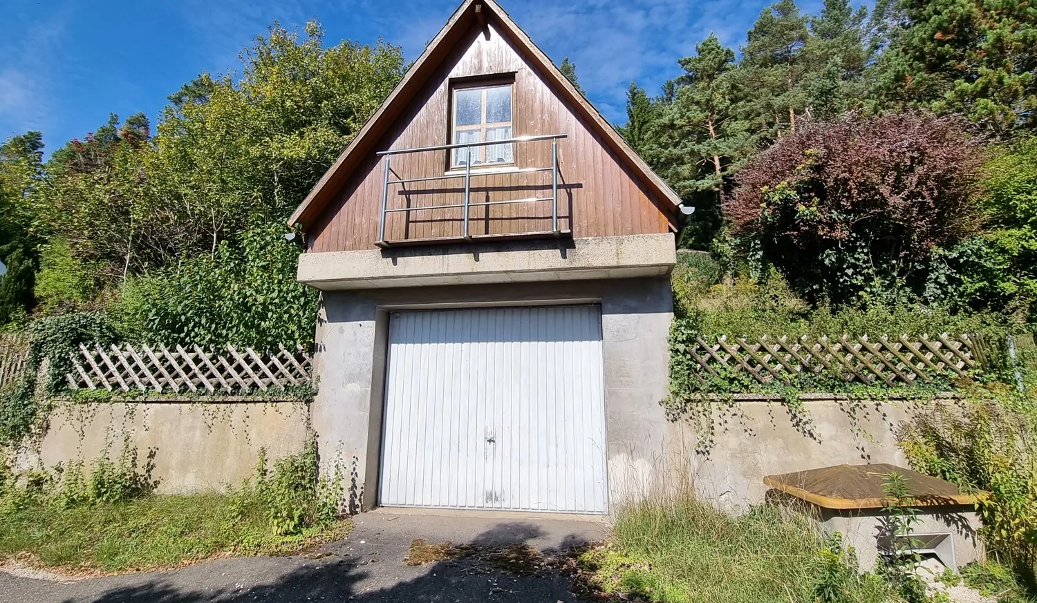 Garage mit Werkstatt im DG