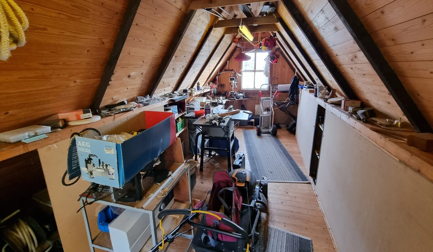 Werkstatt über Garage