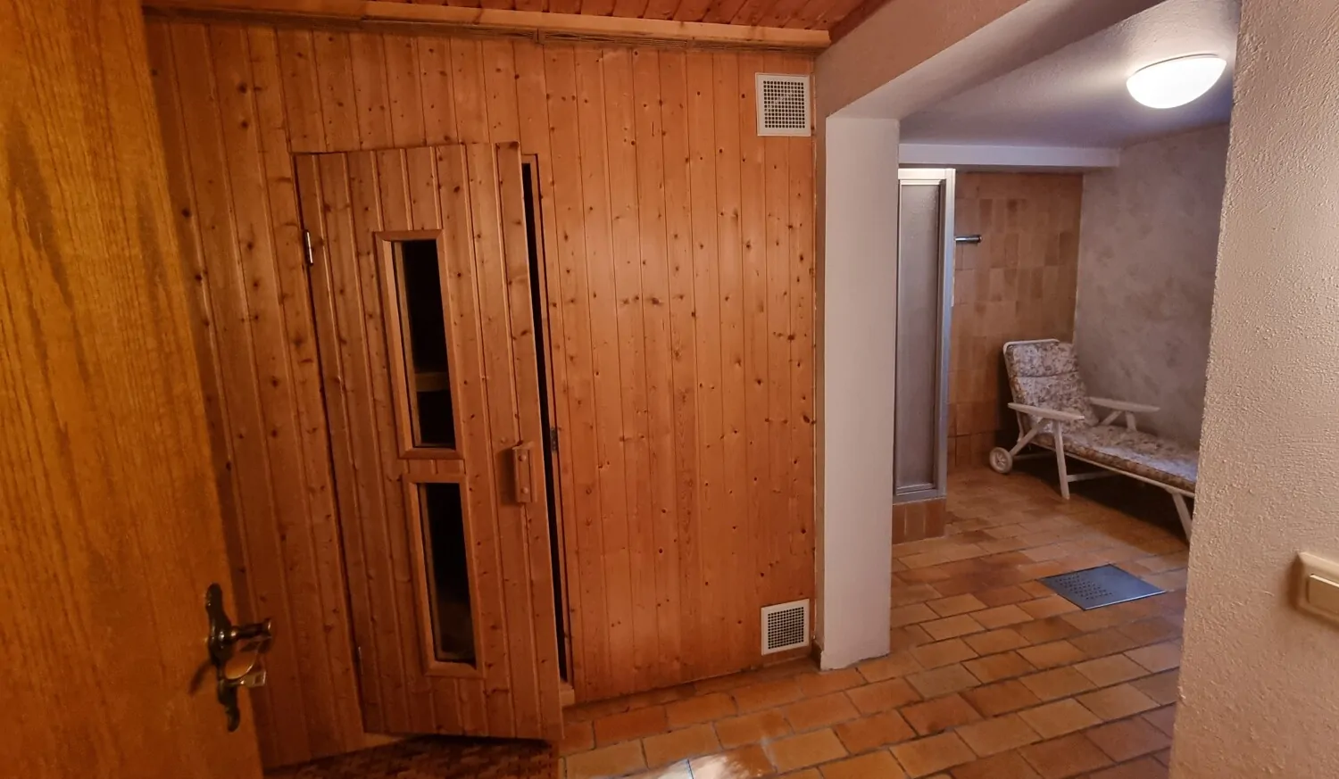 Sauna mit Ruheraum Keller