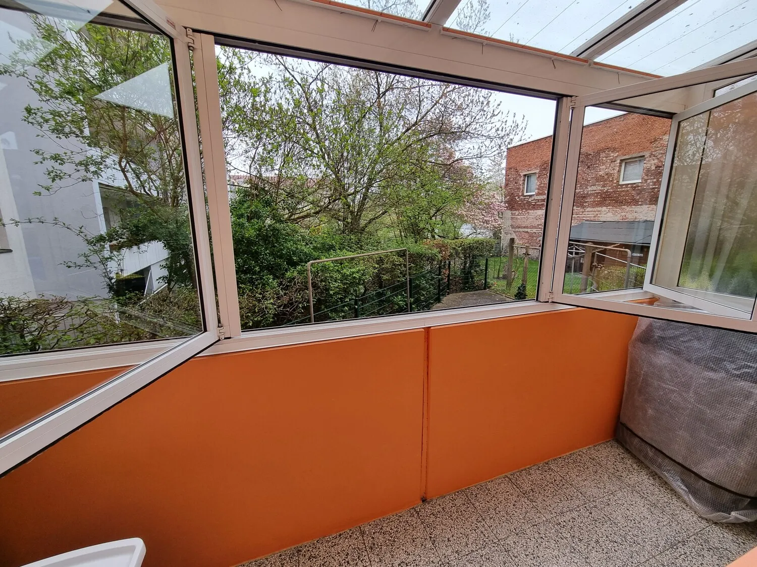 überdachter Balkon
