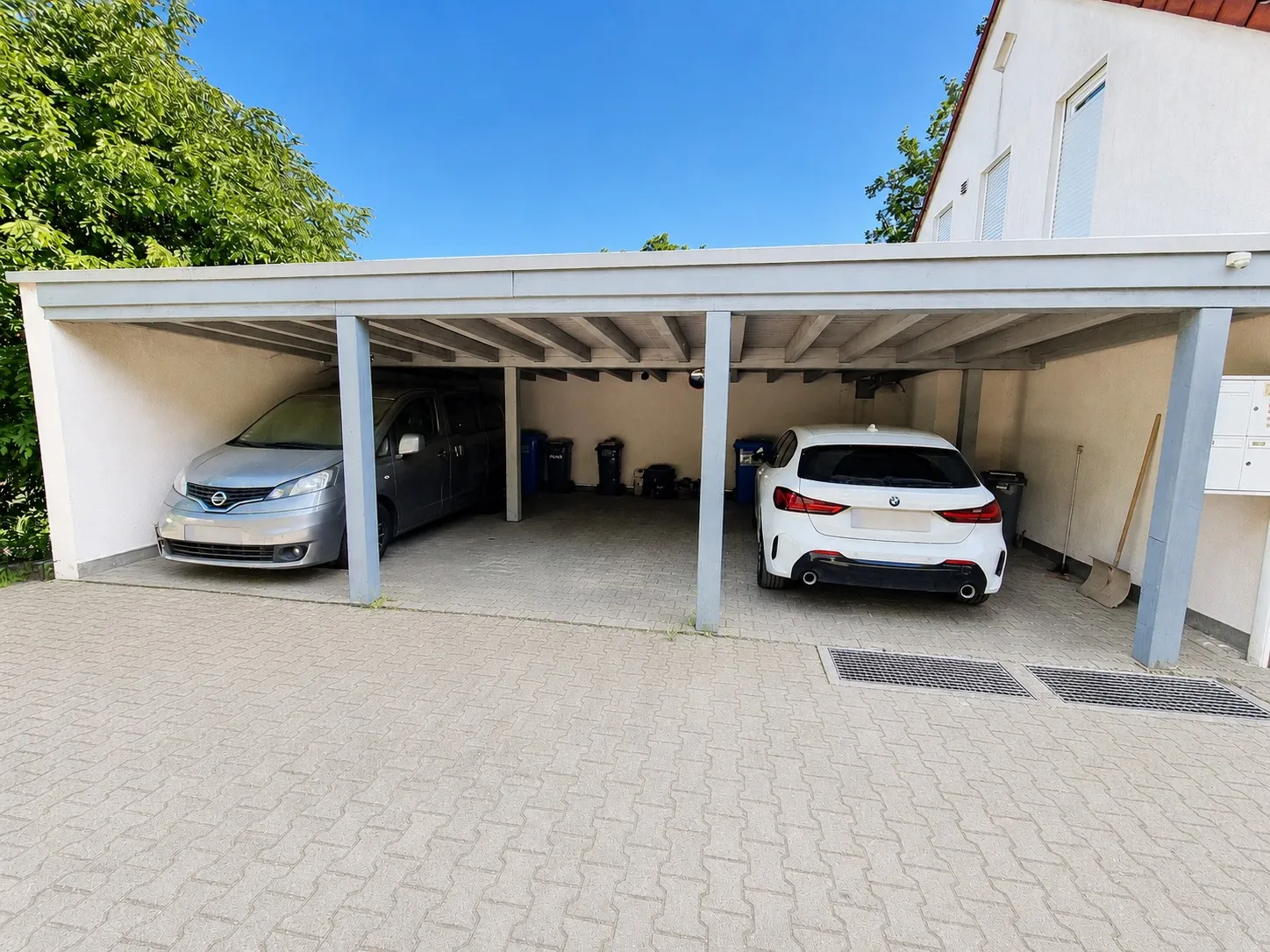 Carport Mitte - über Garage
