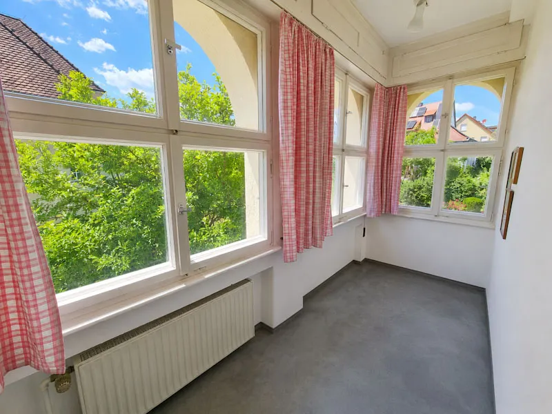 2. Arbeitszimmer im West-Erker OG