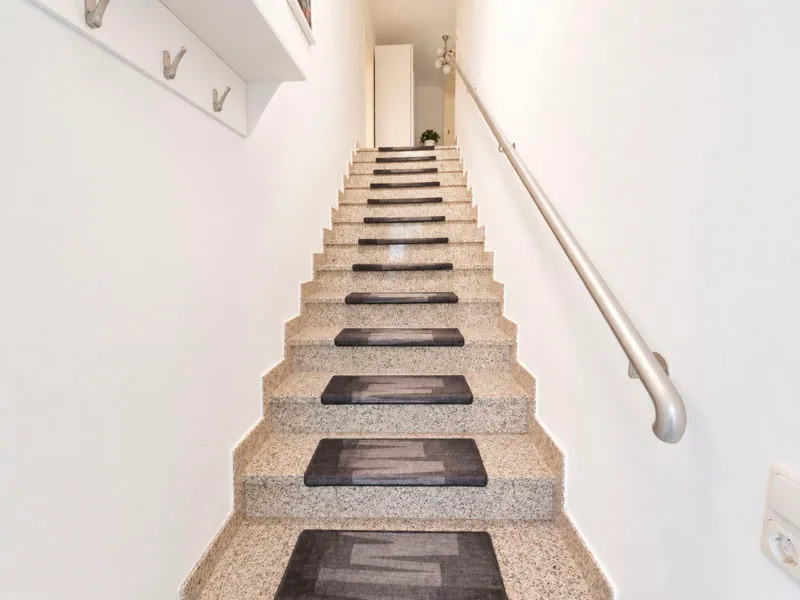 Treppe von EG ins OG im Wohntrakt