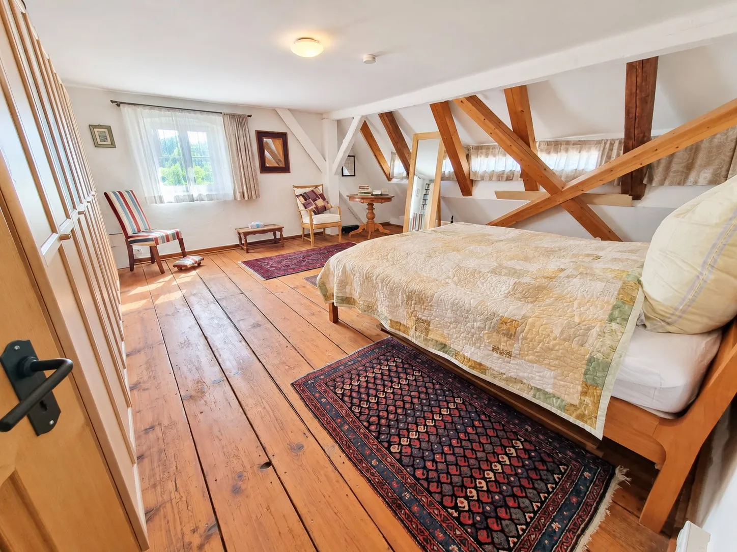 Hauptgebäude-OG-Schlafzimmer