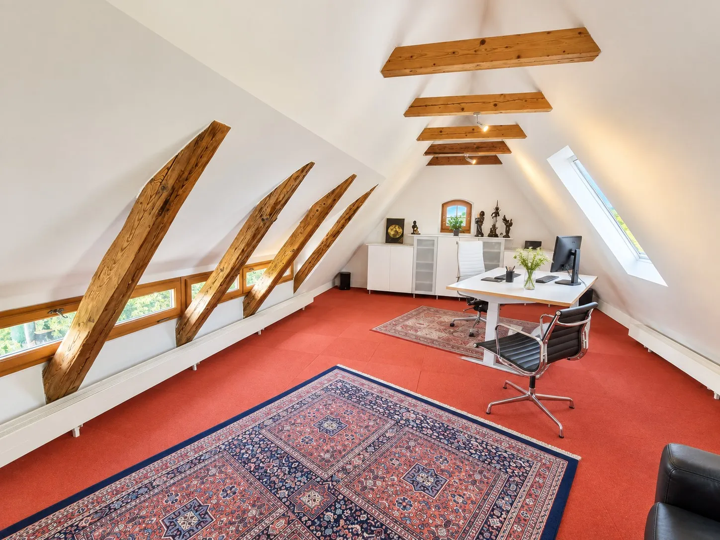 Hauptgebäude-Spitzboden-Studio