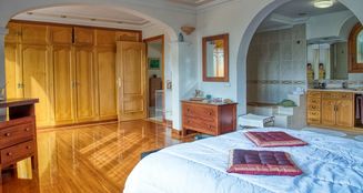 von_poll_real_estate_property_ES233744605_image_16