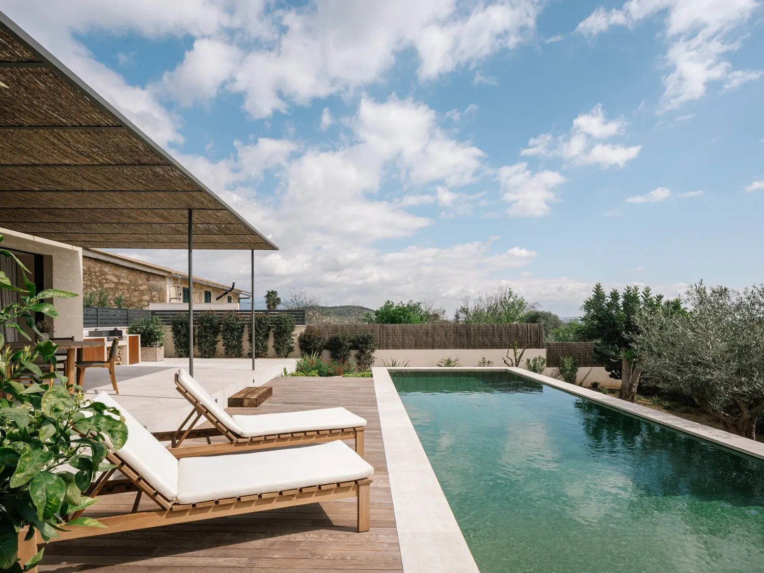 Adosado de obra nueva con piscina en Palma-Estabiliments