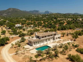 Fantastische Finca mit Panoramablick in die Tramuntana in der Nähe von Santa Maria del Cami.