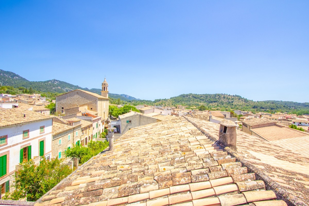 Stadthaus-Pool-Mancor-de-la-Vall-Views