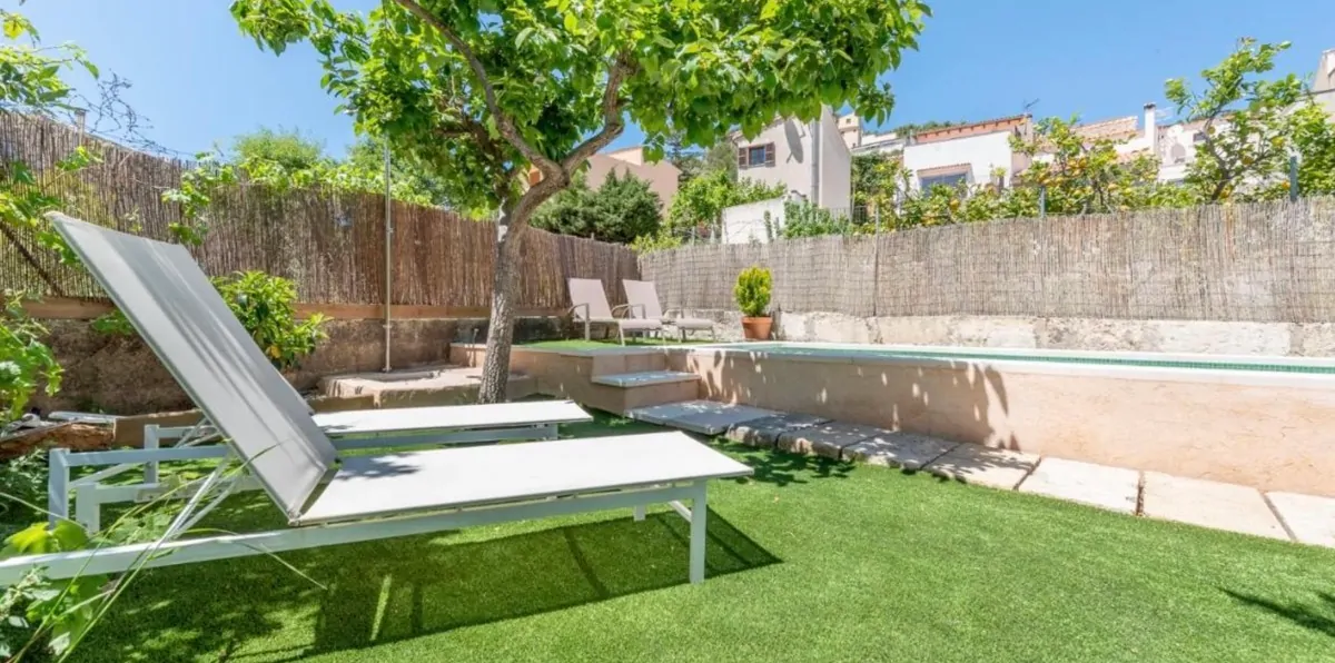 Stadthaus-Pool-Mancor-de-la-Vall-Views