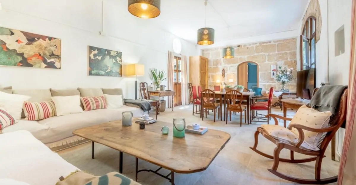 Stadthaus-Pool-Mancor-de-la-Vall-Views