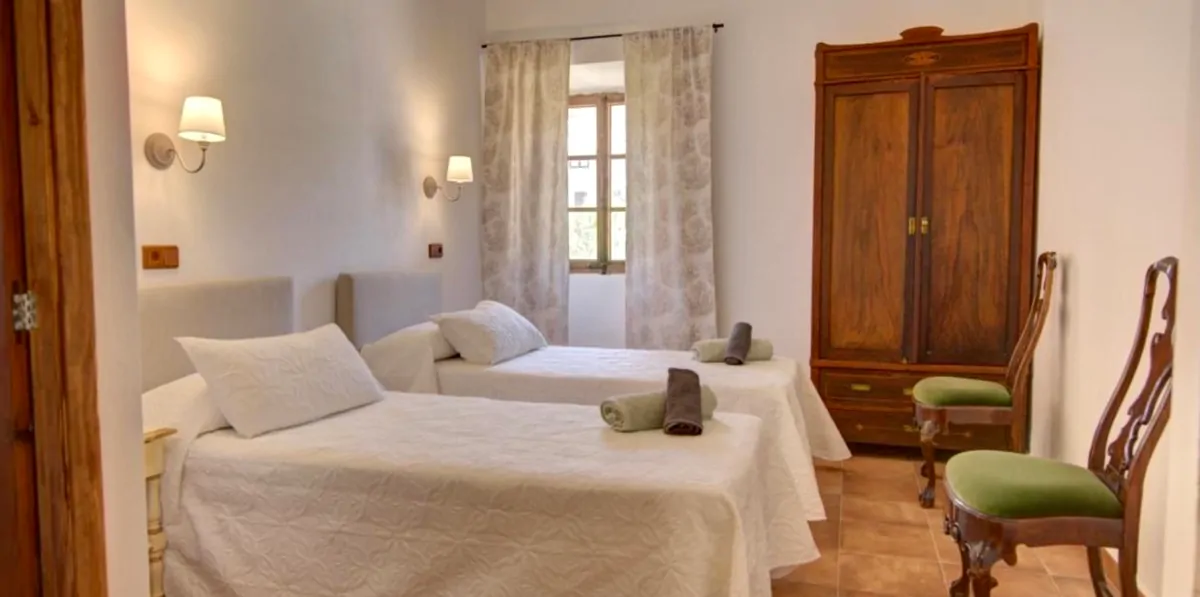 Stadthaus-Pool-Mancor-de-la-Vall-Views