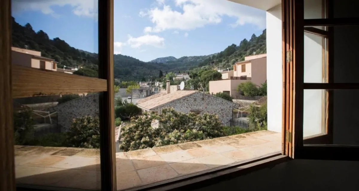 Stadthaus-Pool-Mancor-de-la-Vall-Views