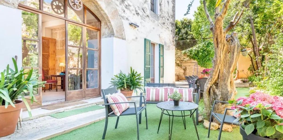 Stadthaus-Pool-Mancor-de-la-Vall-Views