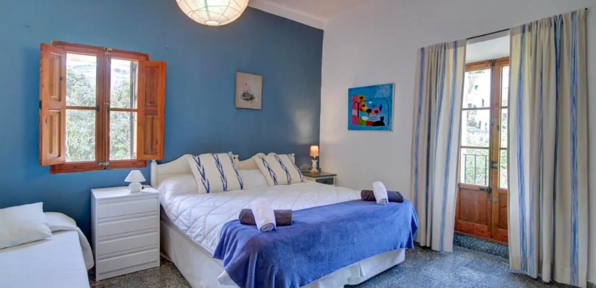 Stadthaus-Pool-Mancor-de-la-Vall-Views