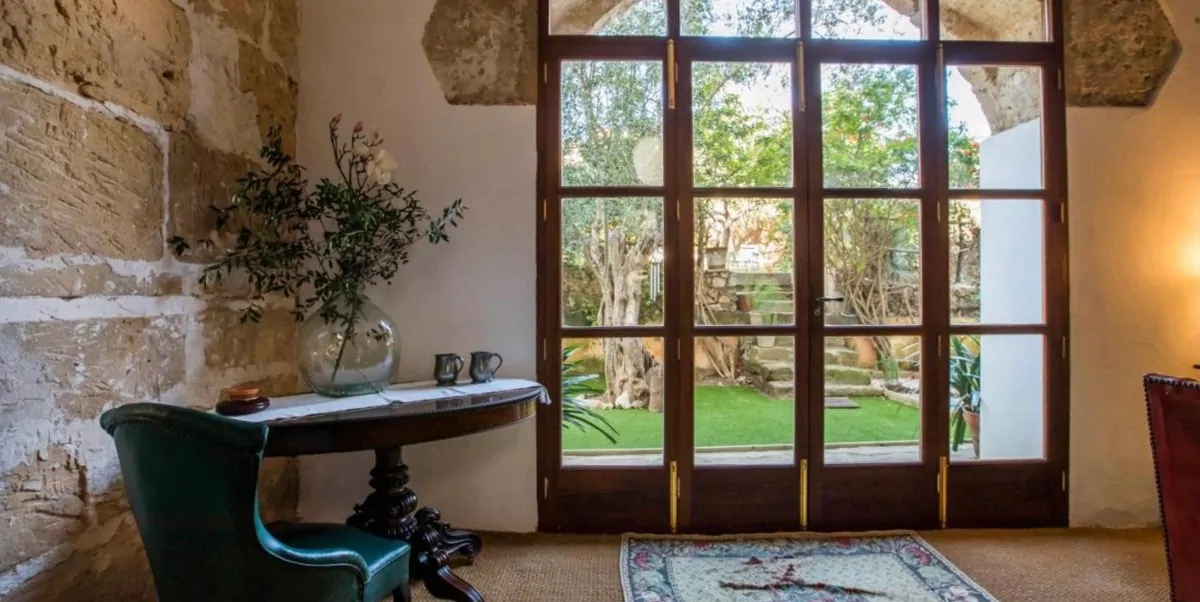 Stadthaus-Pool-Mancor-de-la-Vall-Views