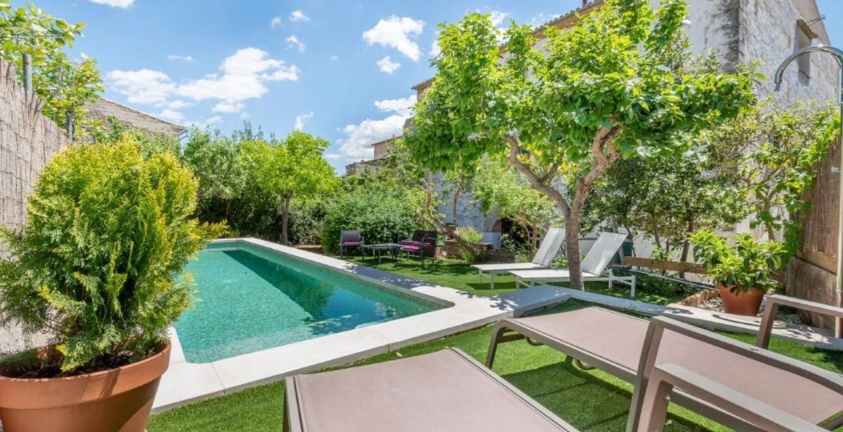 Stadthaus-Pool-Mancor-de-la-Vall-Views