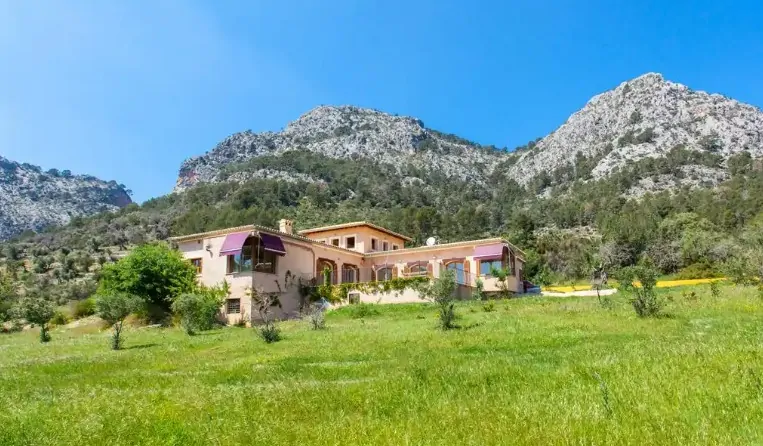 Schöne-Finca-mit-Aussicht-und-ETV-in-Bunyola