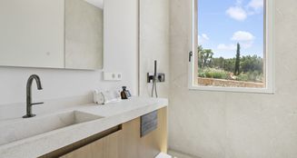 von_poll_real_estate_property_ES243744686_image_16