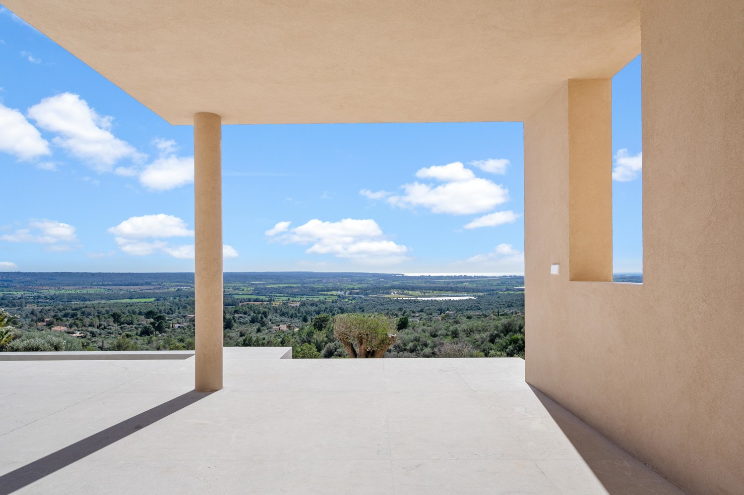 Modern-property-with-panoramic-view-in-Puntiró
