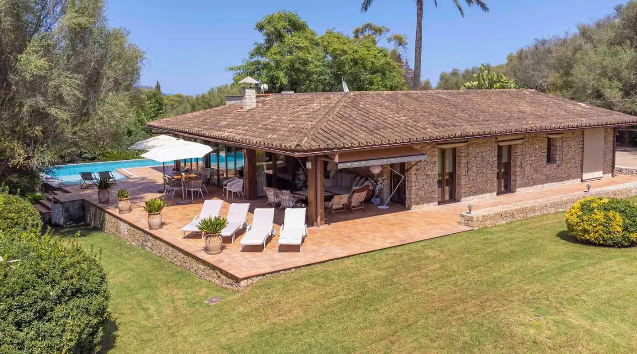 Finca-rústica-with-tourist-license-near-Sencelles