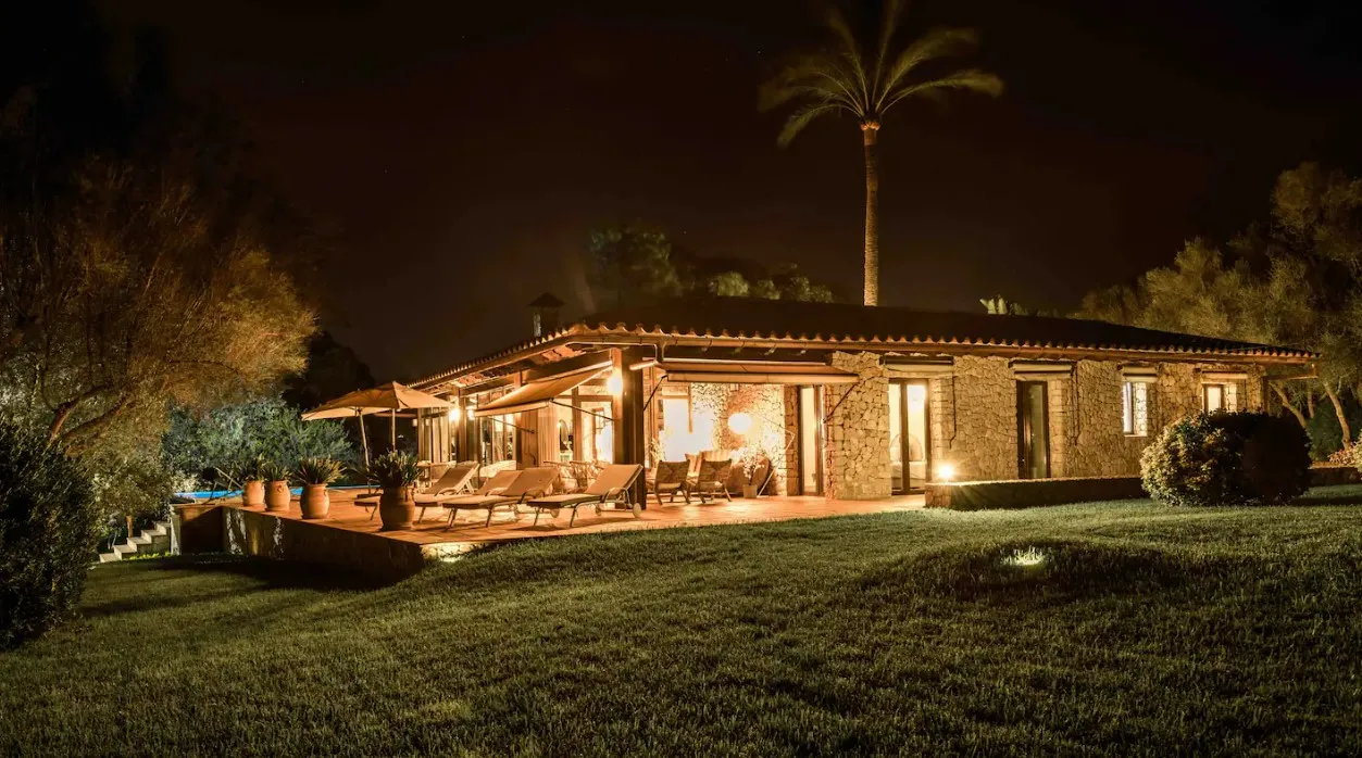 Finca-rústica-with-tourist-license-near-Sencelles