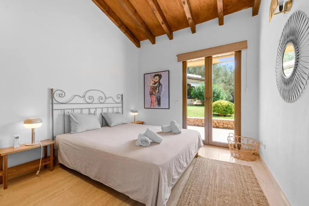 Finca-rústica-with-tourist-license-near-Sencelles