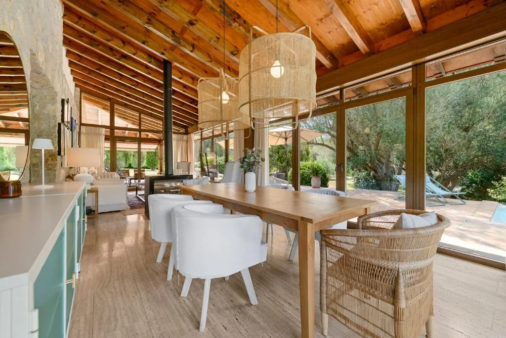 Finca-rústica-with-tourist-license-near-Sencelles