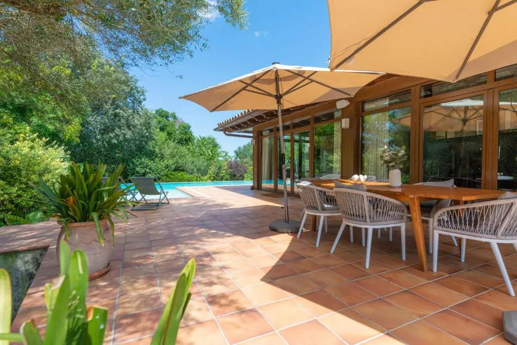 Finca-rústica-with-tourist-license-near-Sencelles