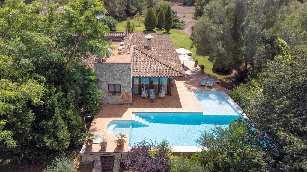 Finca-rústica-with-tourist-license-near-Sencelles