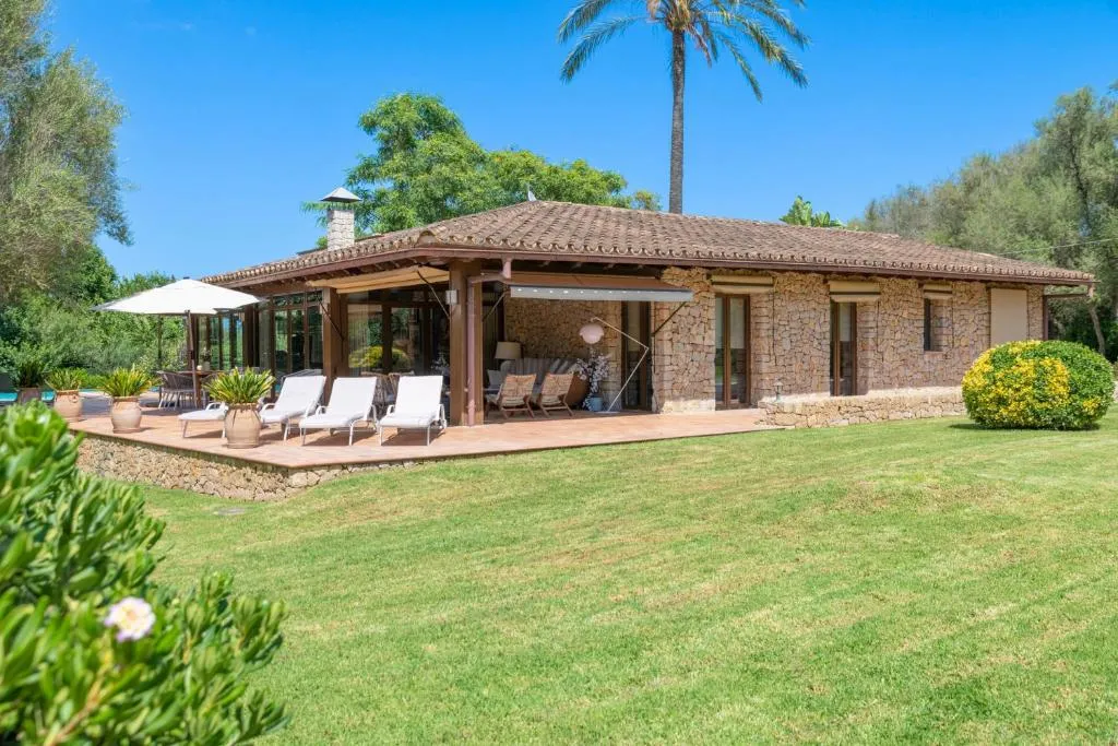 Finca-rústica-with-tourist-license-near-Sencelles