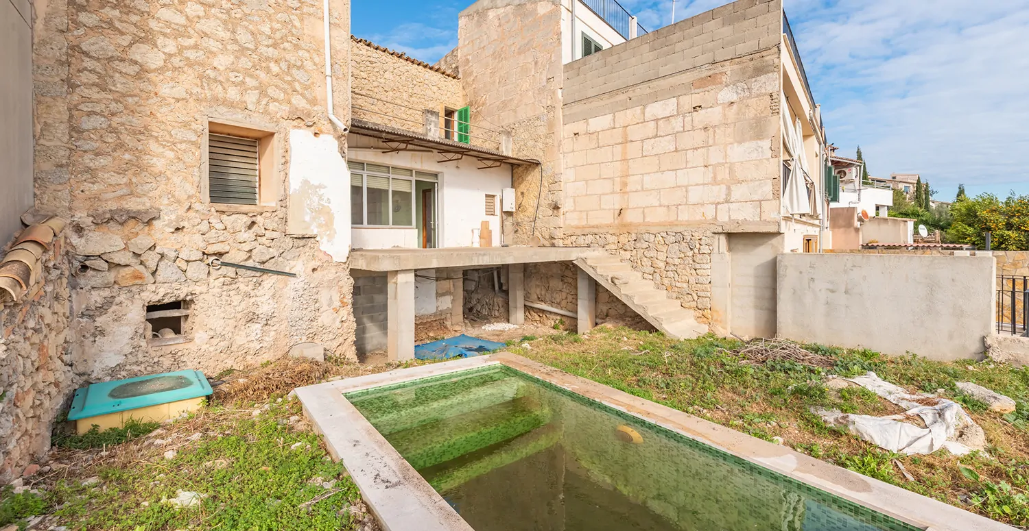 Haus-mit-Pool-im-Zentrum-von-Selva