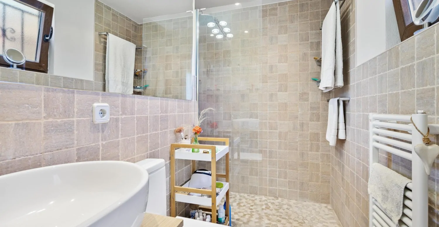 Traditionelles-Haus-mit-Panoramablick-in-Bunyola