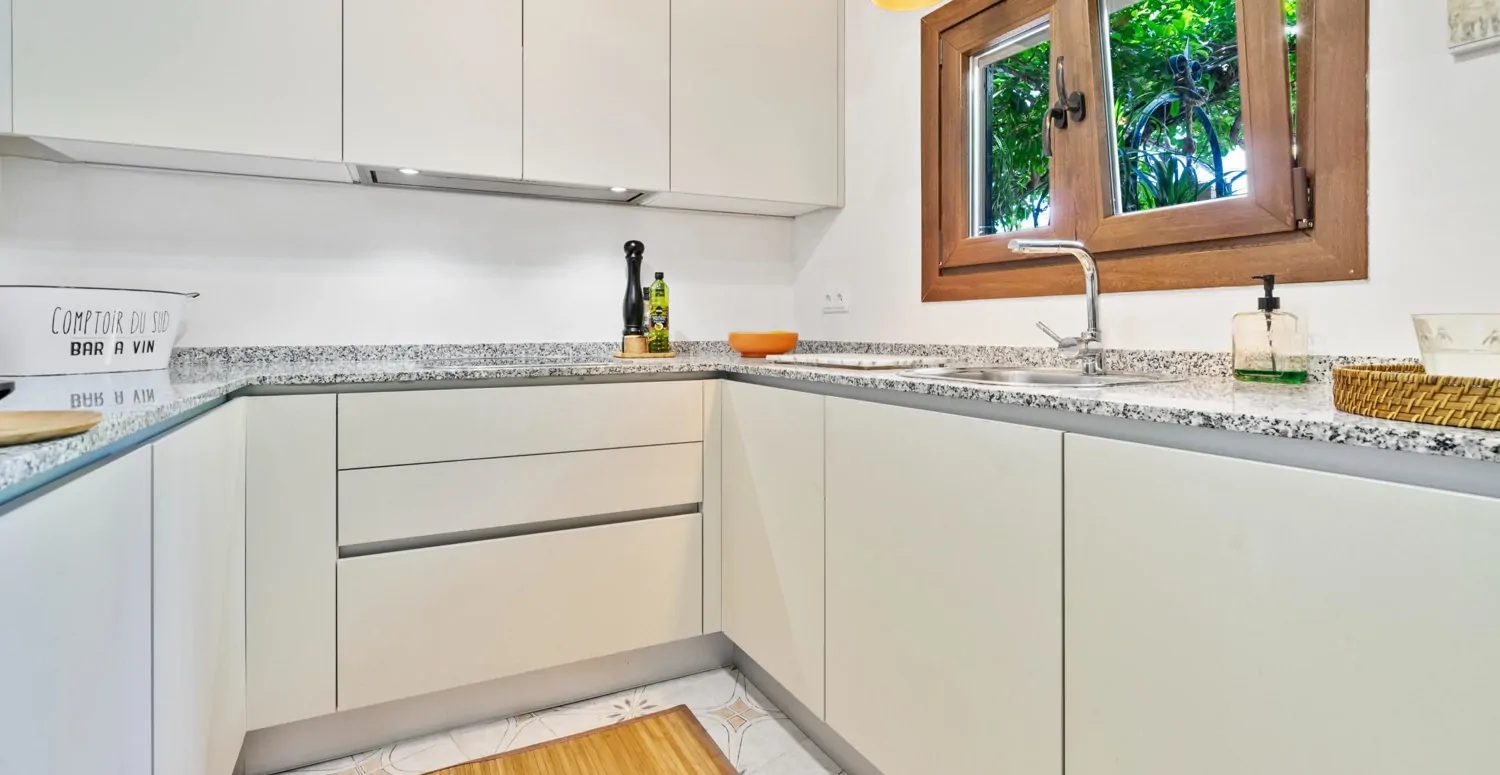 Traditionelles-Haus-mit-Panoramablick-in-Bunyola