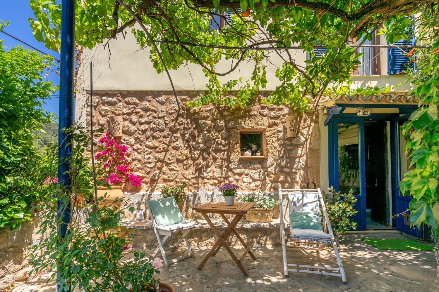 Traditionelles-Haus-mit-Panoramablick-in-Bunyola