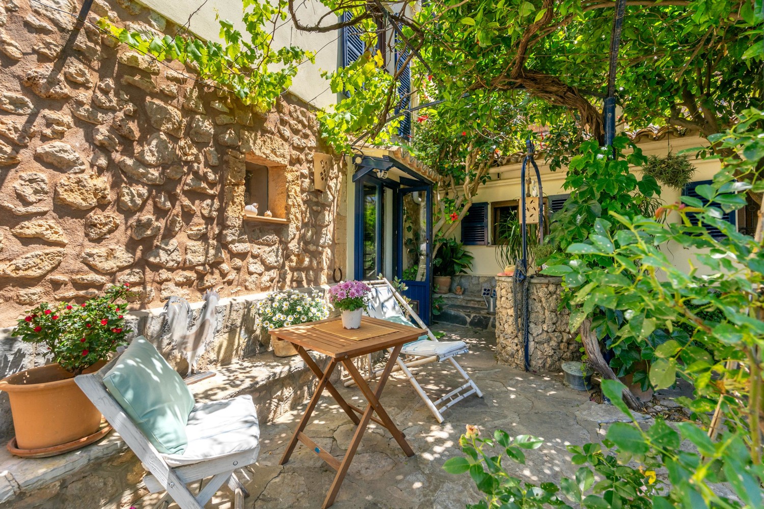 Traditionelles-Haus-mit-Panoramablick-in-Bunyola