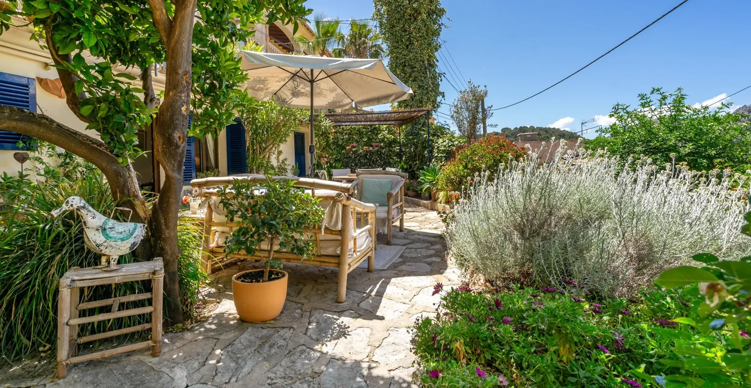 Traditionelles-Haus-mit-Panoramablick-in-Bunyola