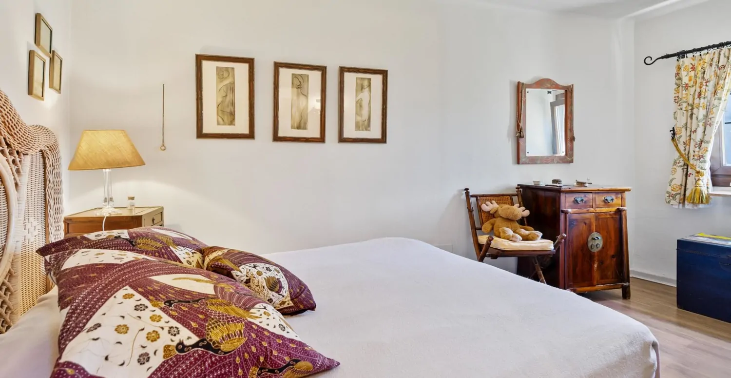 Traditionelles-Haus-mit-Panoramablick-in-Bunyola