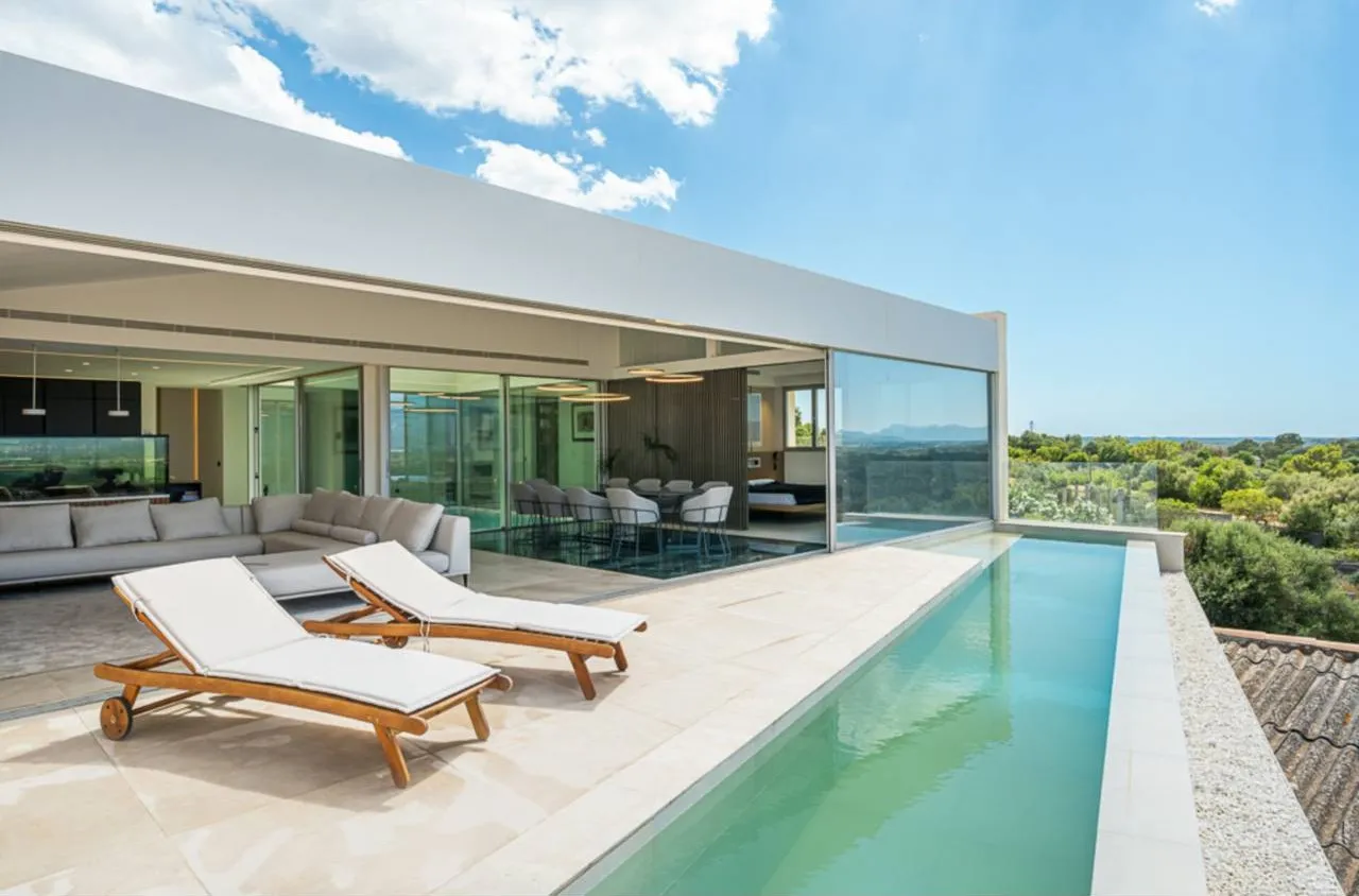 Casa y piscina