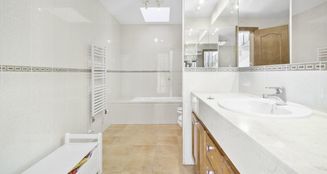 von_poll_real_estate_property_ES243744941_image_8