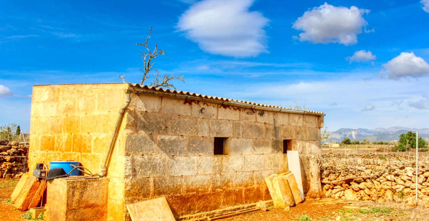 Zu-verkaufen-fantastische-Finca-in-sehr-ruhiger-Lage-bei-Costitx-Inca