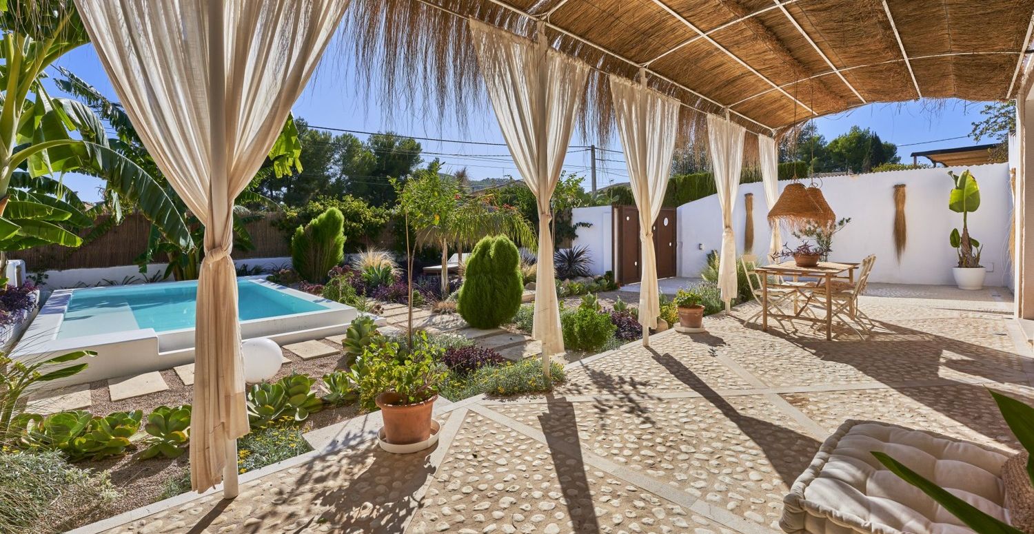 Mediterranean-Villa-Establiments