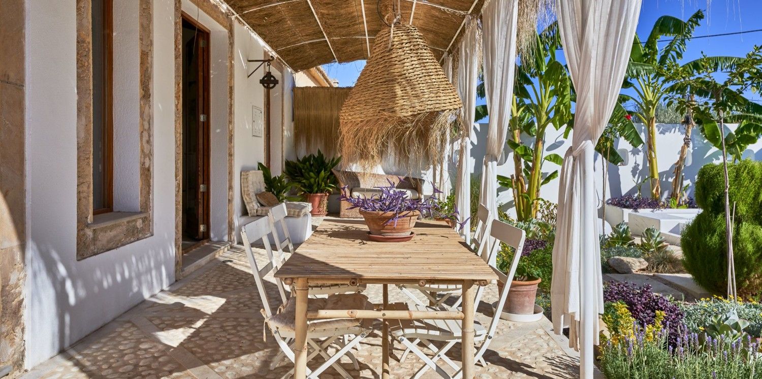 Mediterranean-Villa-Establiments