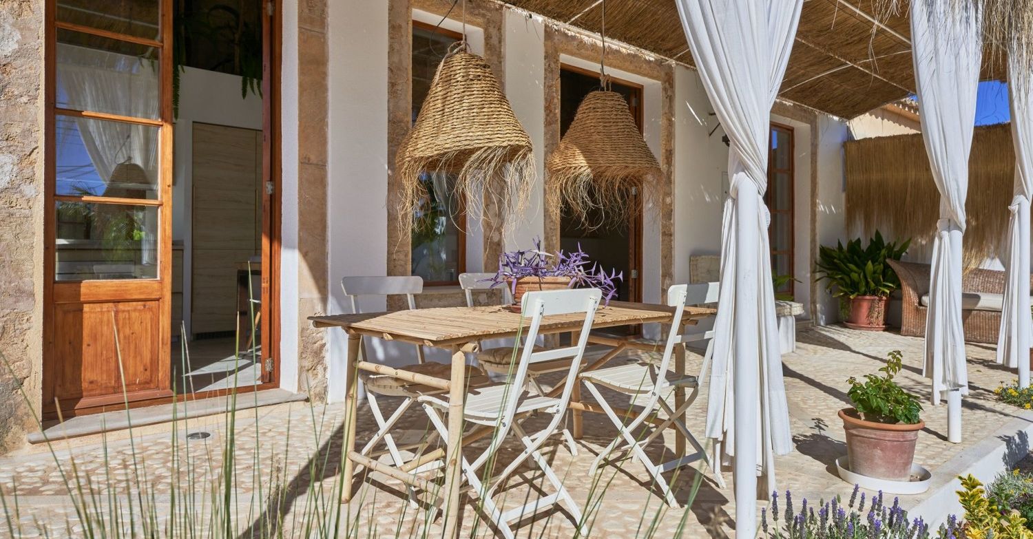 Mediterranean-Villa-Establiments
