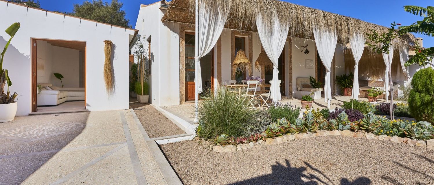 Mediterranean-Villa-Establiments
