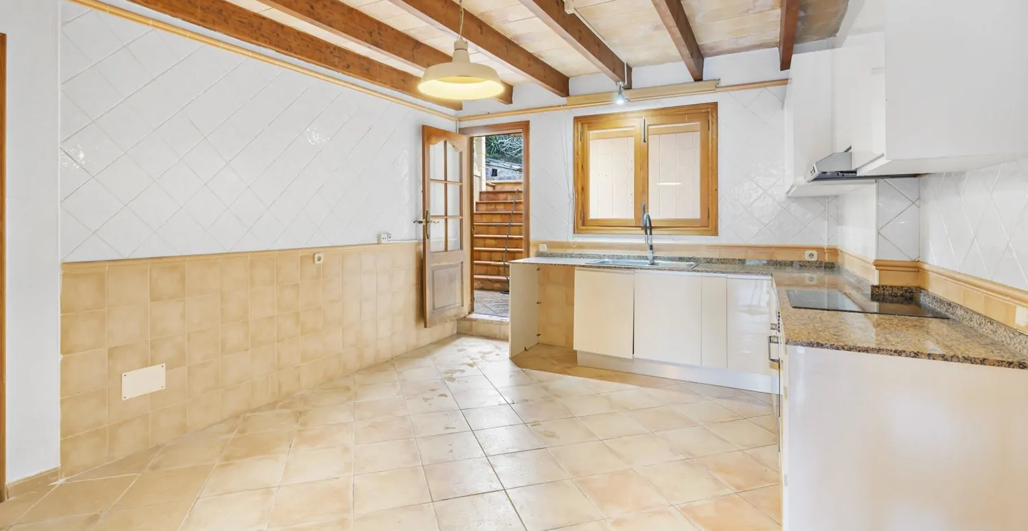 Town-home-with-pool-in-Marratxí