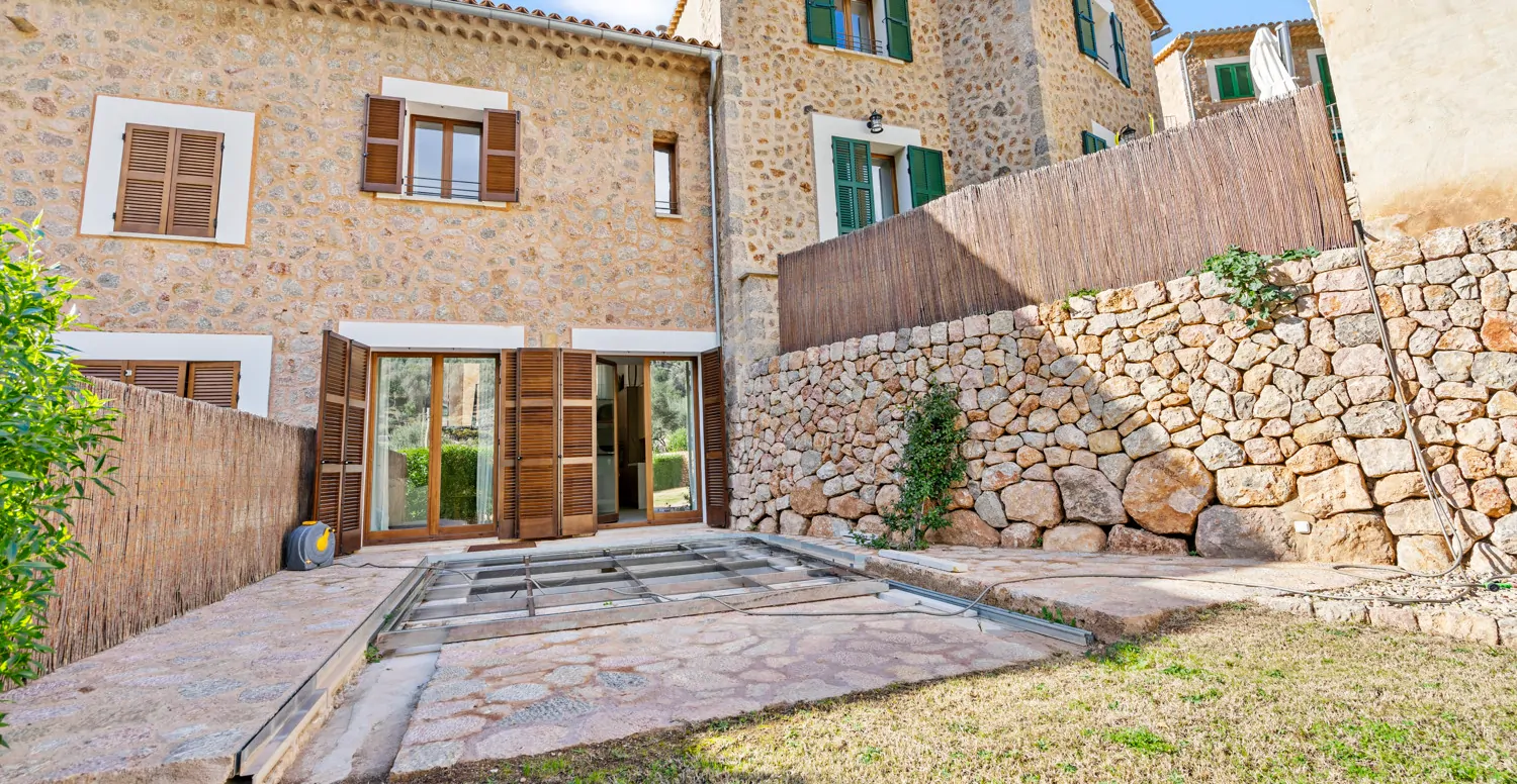 Casa-adosada-Fornalutx